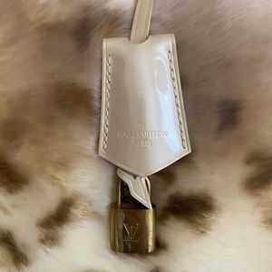 Louis Vuitton Galet Vernis Clochette